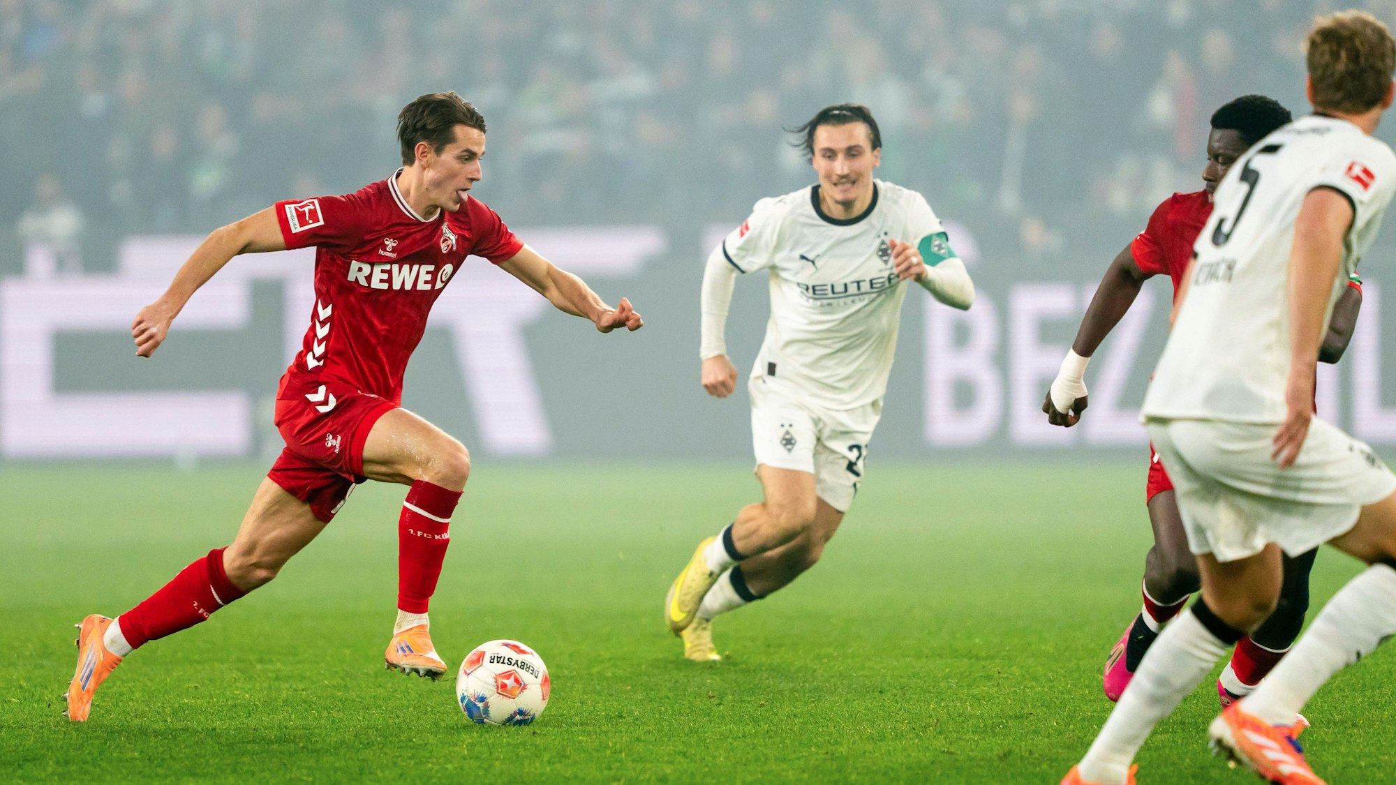 Jakub Kaminski im Spiel des 1. FC Köln gegen Borussia Mönchengladbach