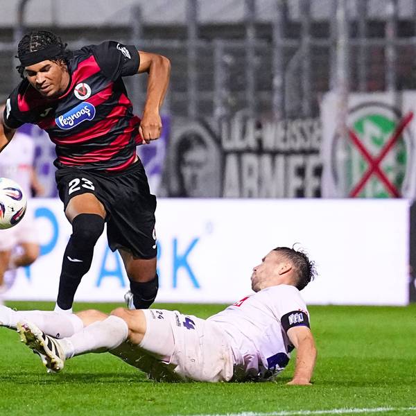 28.09.2025, xydrx, Fußball, 3.Liga, Viktoria Köln - VFL Osnabrück, Saison 2025 2026, Sportpark Höhenberg: Benjamin Zank Viktoria Köln 23 im Zweikampf gegen Jannik Mueller VFL Osnabrück 24 DFB regulations prohibit any use of photographs as image sequences and or quasi-video. Nordrhein-Westfahlen Deutschland *** 28 09 2025, xydrx, Football, 3 Liga, Viktoria Köln VFL Osnabrück, Saison 2025 2026, Sportpark Höhenberg Benjamin Zank Viktoria Köln 23 in duel against Jannik Mueller VFL Osnabrück 24 DFB regulations prohibit any use of photographs as image sequences and or quasi video Nordrhein Westfahlen Germany