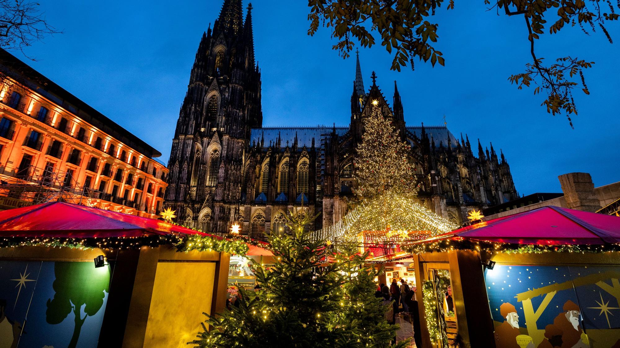 Budenzauber vor Dom-Kulisse – das kommt bei den Gästen gut an.