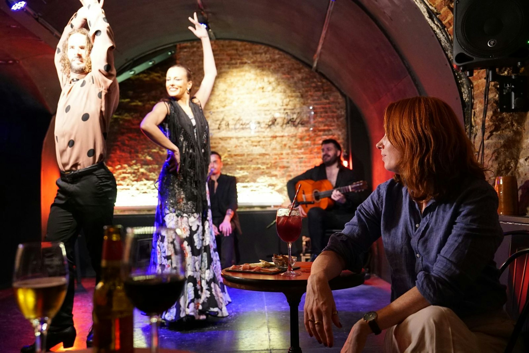 In Spanien erforscht Hannah Fry die Ursprünge des Flamenco - und lernt sogar selbst ein paar Schritte. (Bild: Zinc Television Regions)