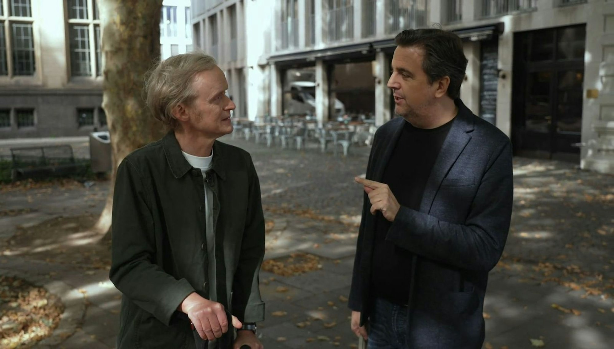 Auch Pierre M. Krause (links) offenbart im Gespräch mit Bastian Pastewka, welche Marotte eines TV-Moderators ihn irritiere. (Bild: SWR)