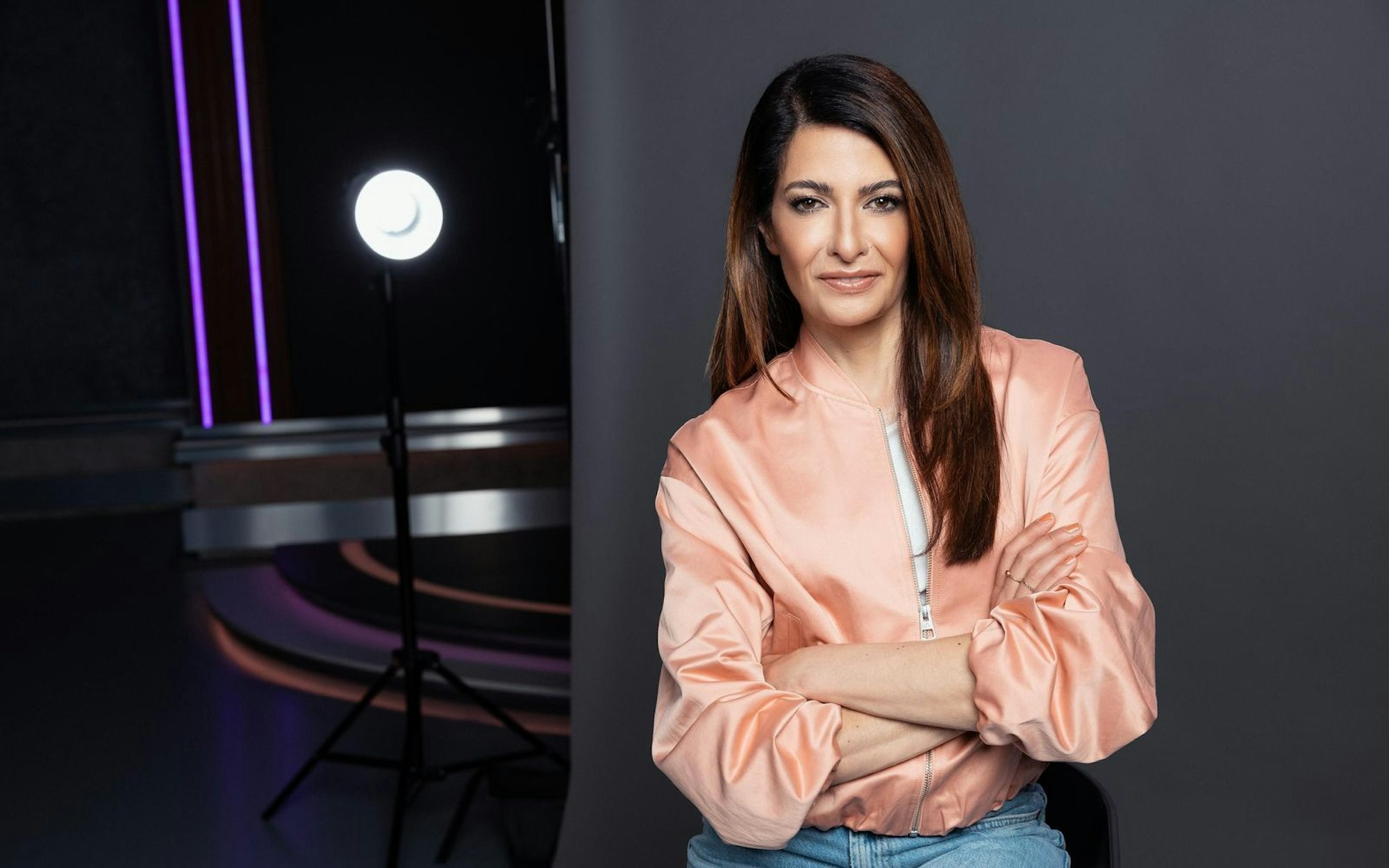 Was läuft falsch an deutschen Schulen? Diese Frage stellt Linda Zervakis in ihrer neuen großen ProSieben-Reportage. (Bild: Joyn / Nadine Rupp)