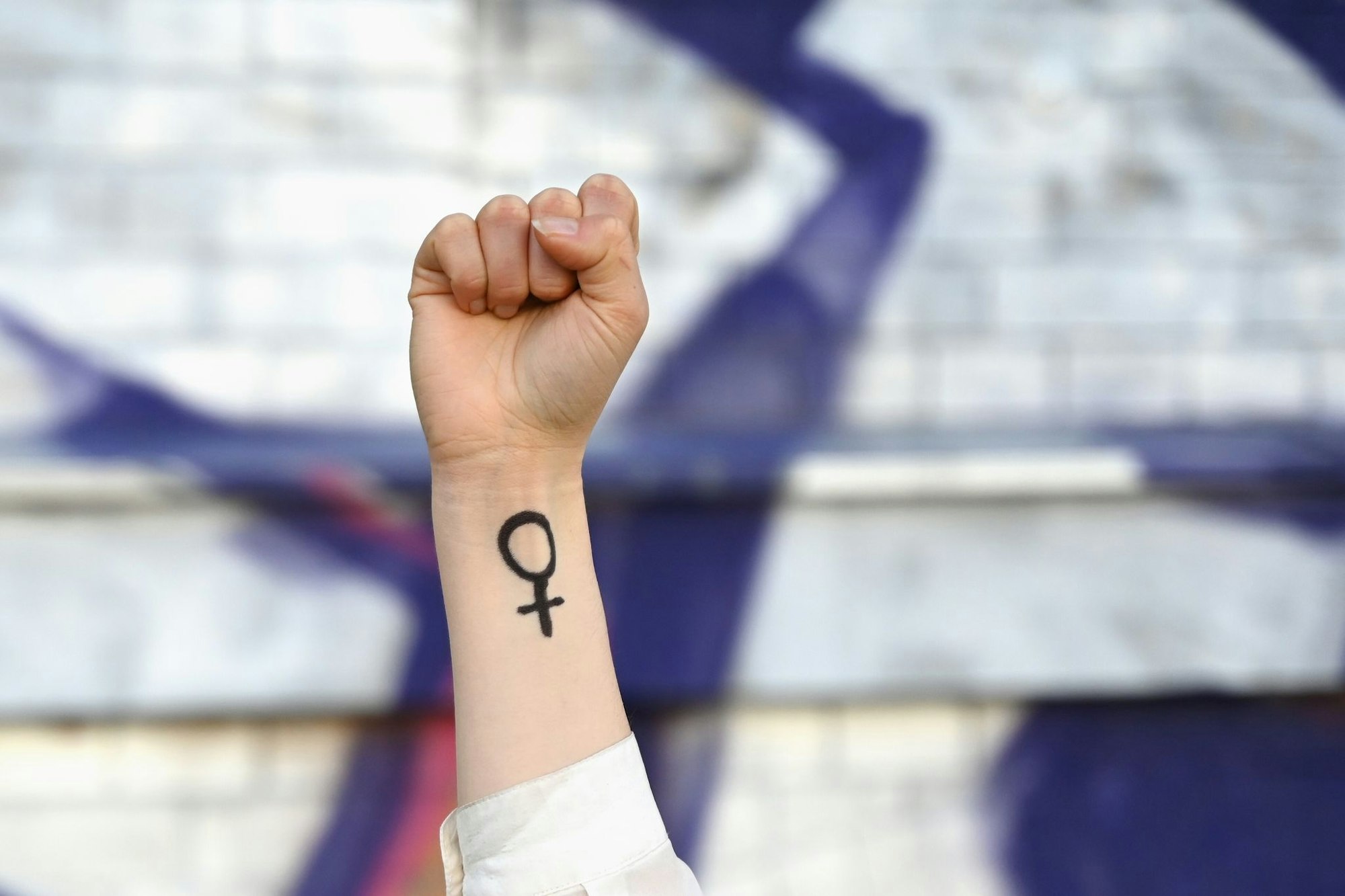 Stärkt das Selbstbewusstsein: Kampfsport und Verteidigungskurse fördern sicheres Auftreten.