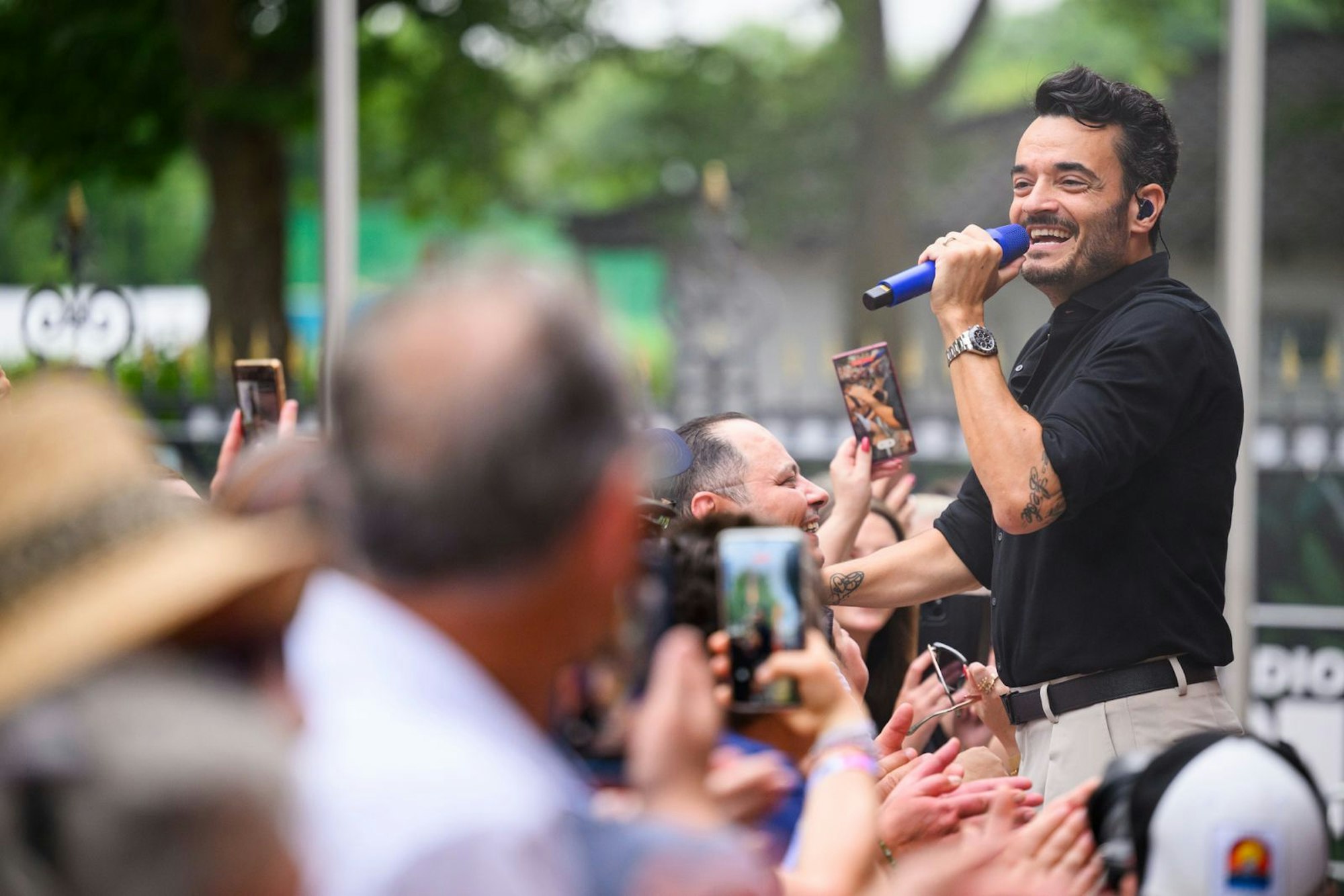 Giovanni Zarrellas Vorbild in Sachen Partnerschaft: seine Eltern. „Die Art, wie sie gemeinsam durchs Leben gehen, ist eine Inspiration mich“, verrät er im Interview. (Bild: 2025 Getty Images/Gregor Fischer)