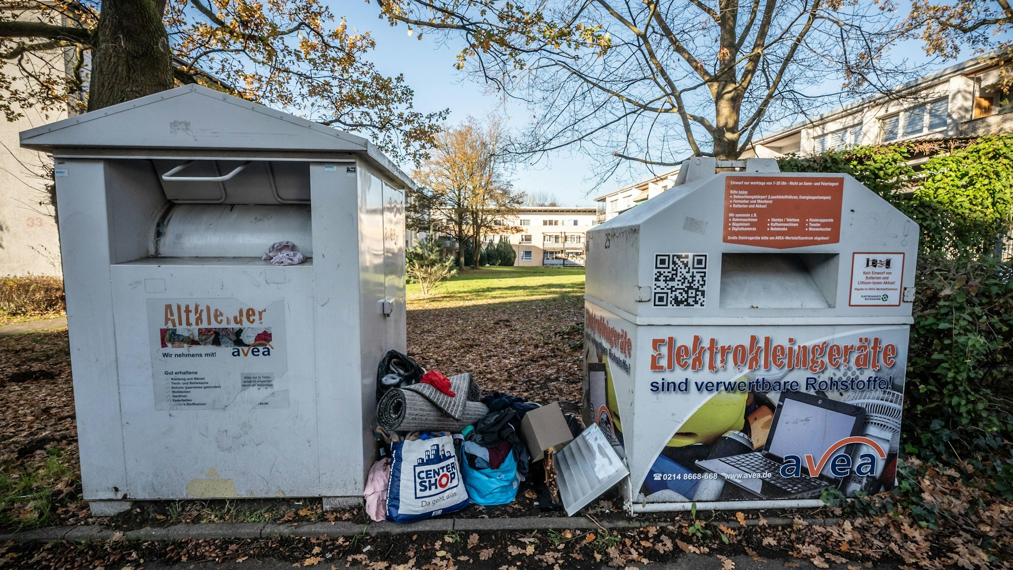 Dhünnberg: Avea Altkleider und Elektroschrott-Container Bild: Ralf Krieger