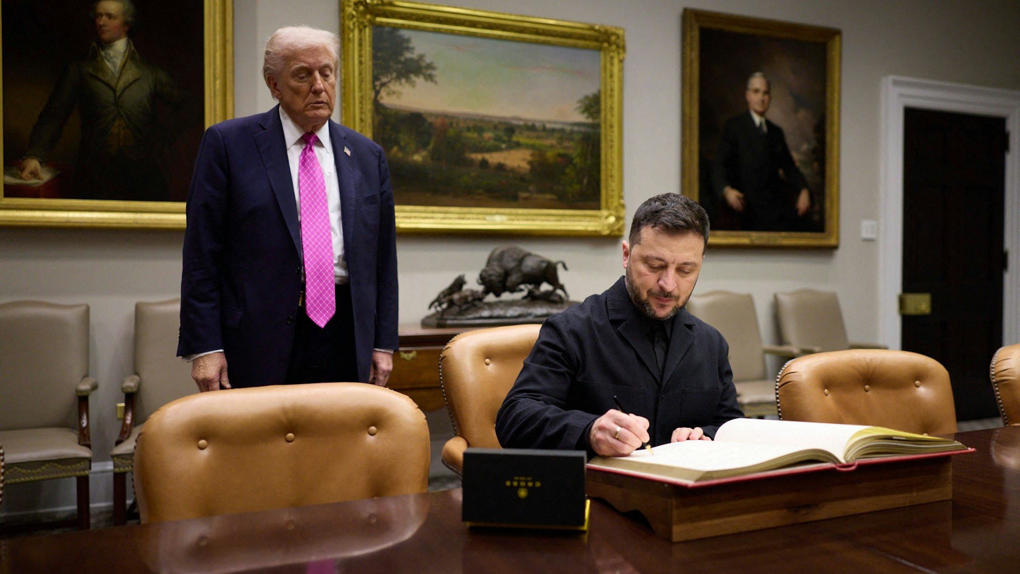 Trumps Erpressung: Wenn die Ukraine den US-Plan nicht unterzeichnet, will Washington ihr die Unterstützung streichen. (Archivbild)