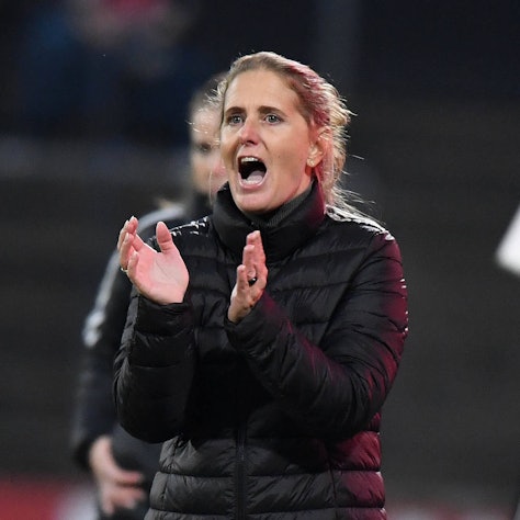 16.10.2025, xophax, Fussball Frauen Bundesliga Google Pixel Frauen-Bundesliga 25/26 Geissbockheim Franz Kremer Stadion Köln Wiederholungsspiel Trainerin Britta Carlson 1.FC Köln Köln *** 16 10 2025, xophax, Soccer Womens Bundesliga Google Pixel Womens Bundesliga 25 26 Geissbockheim Franz Kremer Stadium Cologne Replay Coach Britta Carlson 1 FC Köln Cologne