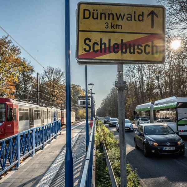 Bushaltestelle Endhaltestelle KVB Linie 4 Schlebusch, Ersatz-Bushaltestelle für die Buslinien 202, 205, SB26 und die 260 Bild: Ralf Krieger