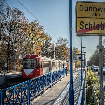 Bushaltestelle Endhaltestelle KVB Linie 4 Schlebusch, Ersatz-Bushaltestelle für die Buslinien 202, 205, SB26 und die 260 Bild: Ralf Krieger