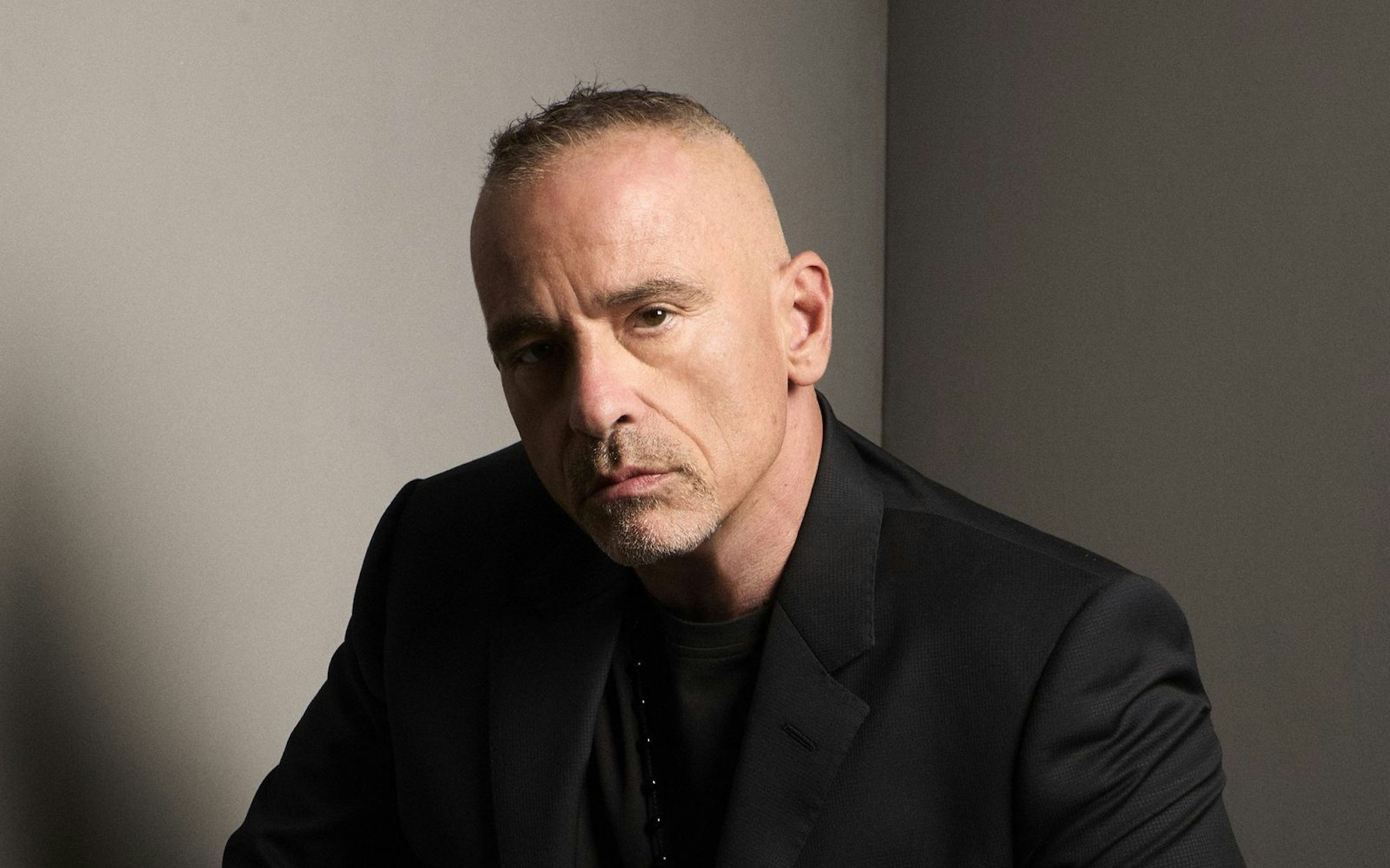 Eros Ramazzotti gehört zu den größten Stars der Italo-Pop-Szene - Spanisch kann er aber auch, wie er mit einer neuen Best-of-Sammlung wieder zeigt. (Bild: Cosimo Buccolieri)