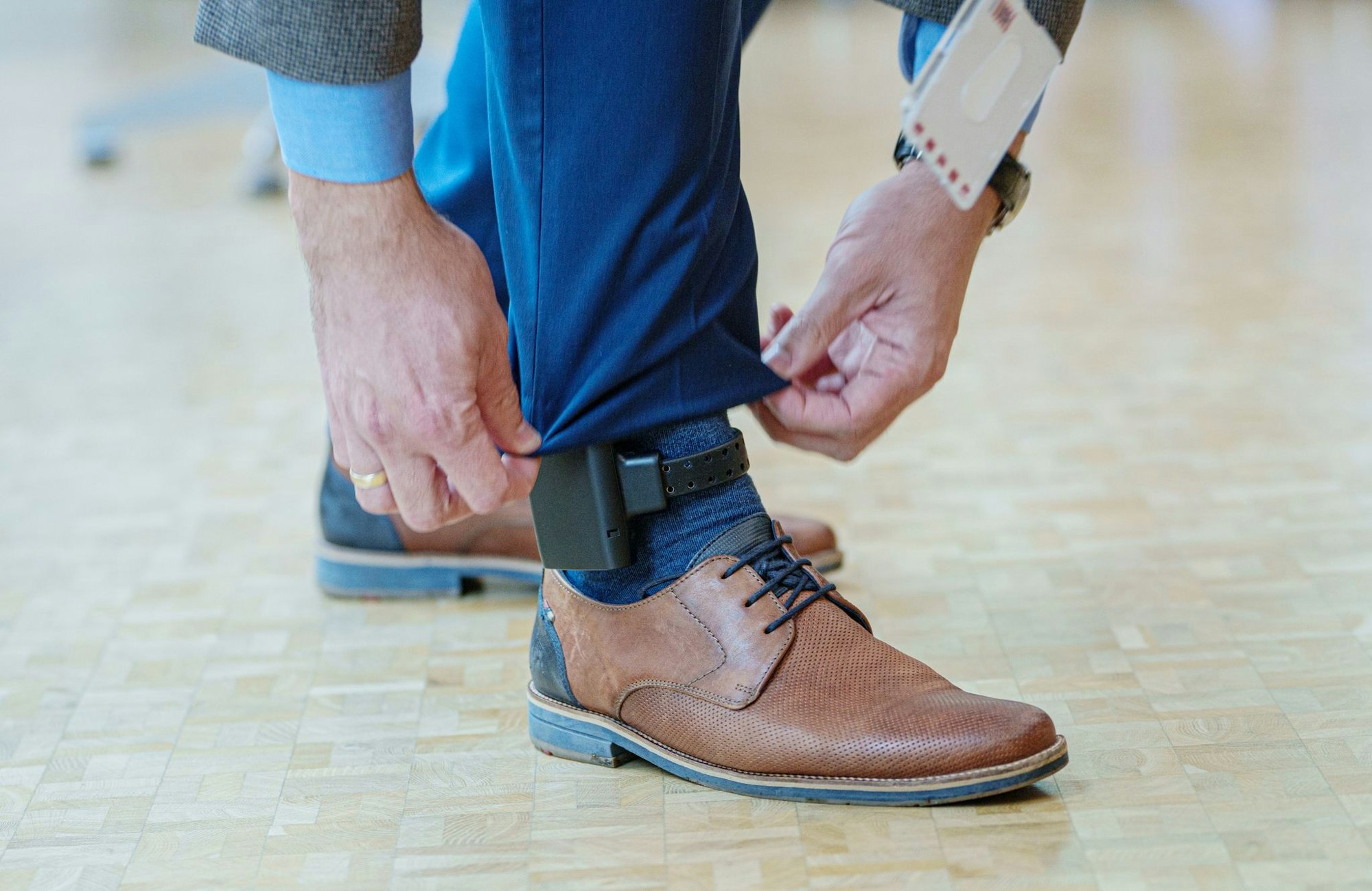 Gerichte sollen Tätern künftig auch eine elektronische Fußfessel zur Ortung verpassen können, damit sie sich Parterinnen oder Ex-Partnerinnen nicht mehr nähern.