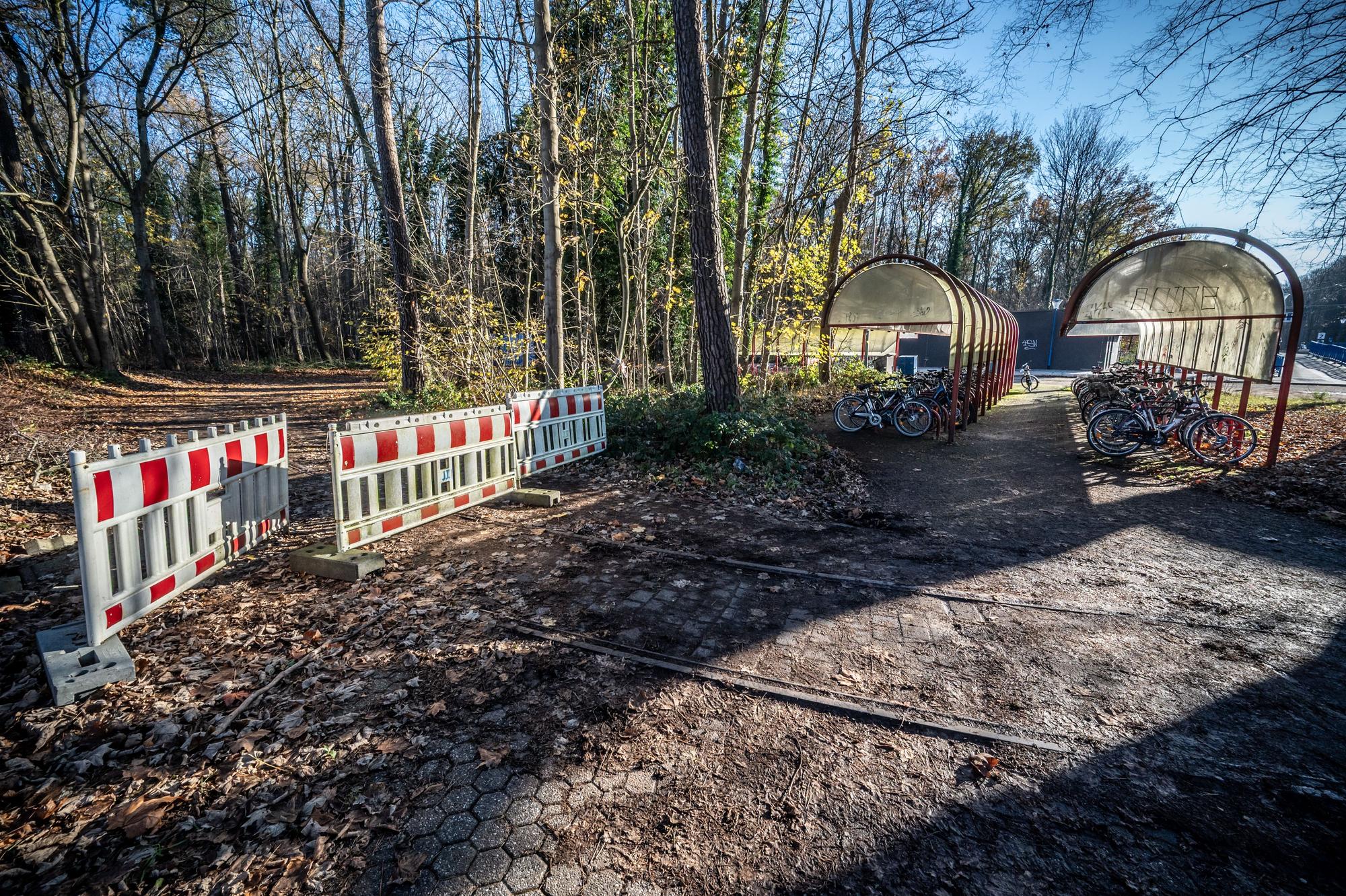 Bushaltestelle Endhaltestelle KVB Linie 4 Schlebusch, Ersatz-Bushaltestelle für die Buslinien 202, 205, SB26 und die 260 Bild: Ralf Krieger