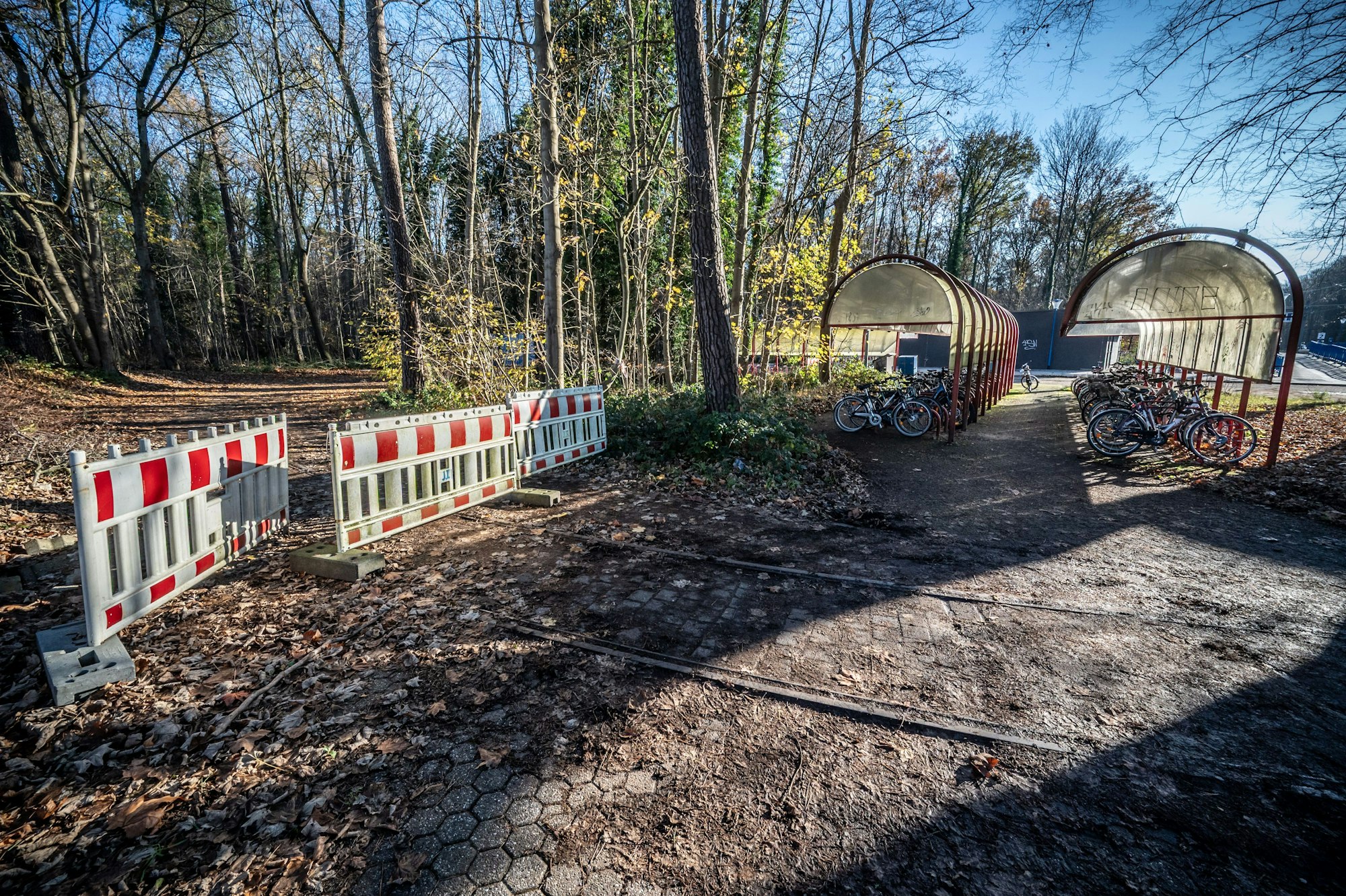 Bushaltestelle Endhaltestelle KVB Linie 4 Schlebusch, Ersatz-Bushaltestelle für die Buslinien 202, 205, SB26 und die 260 Bild: Ralf Krieger