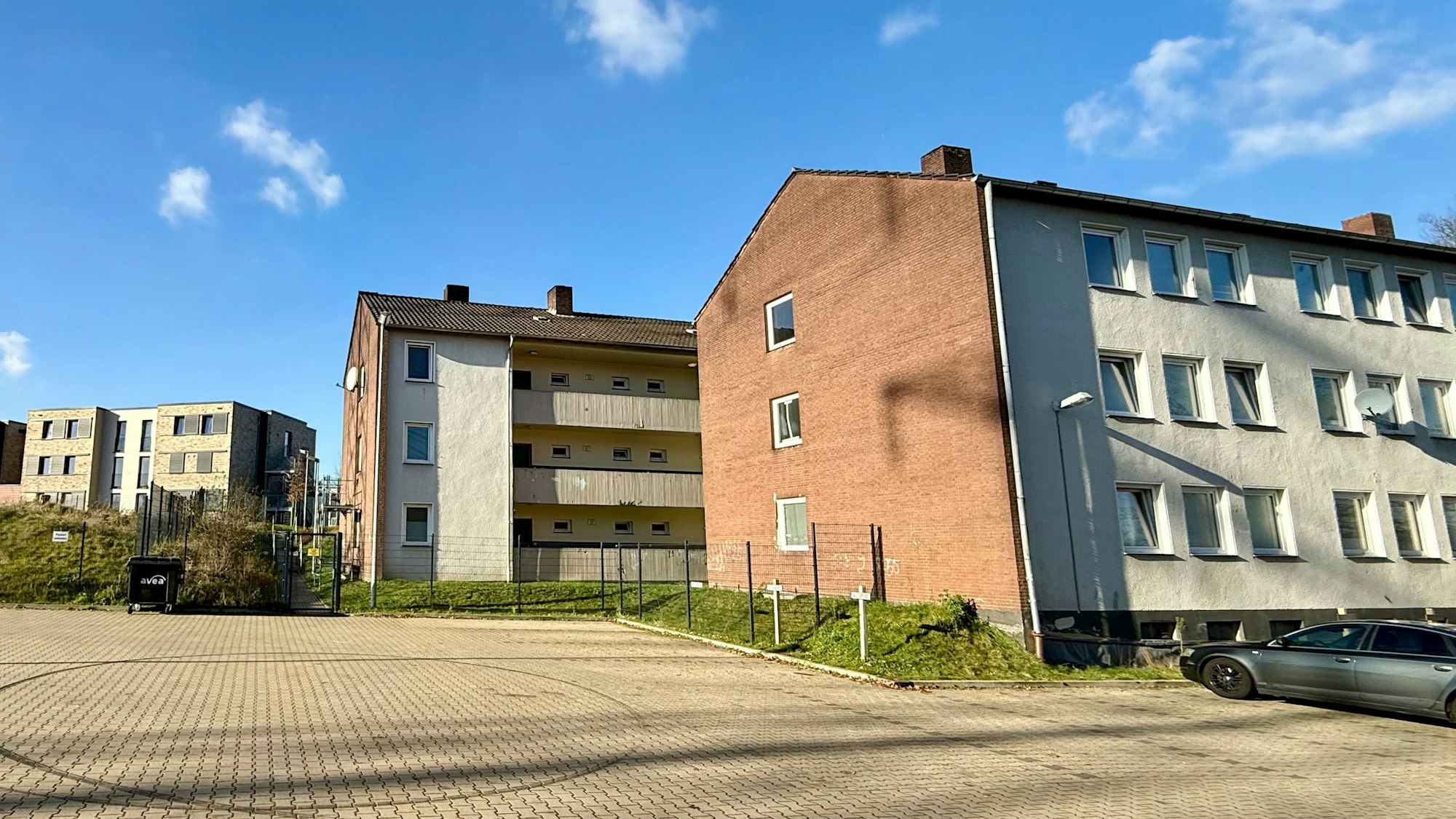 Die beiden Altbauten in der Unterkunft für Geflüchtete an der Sandstraße