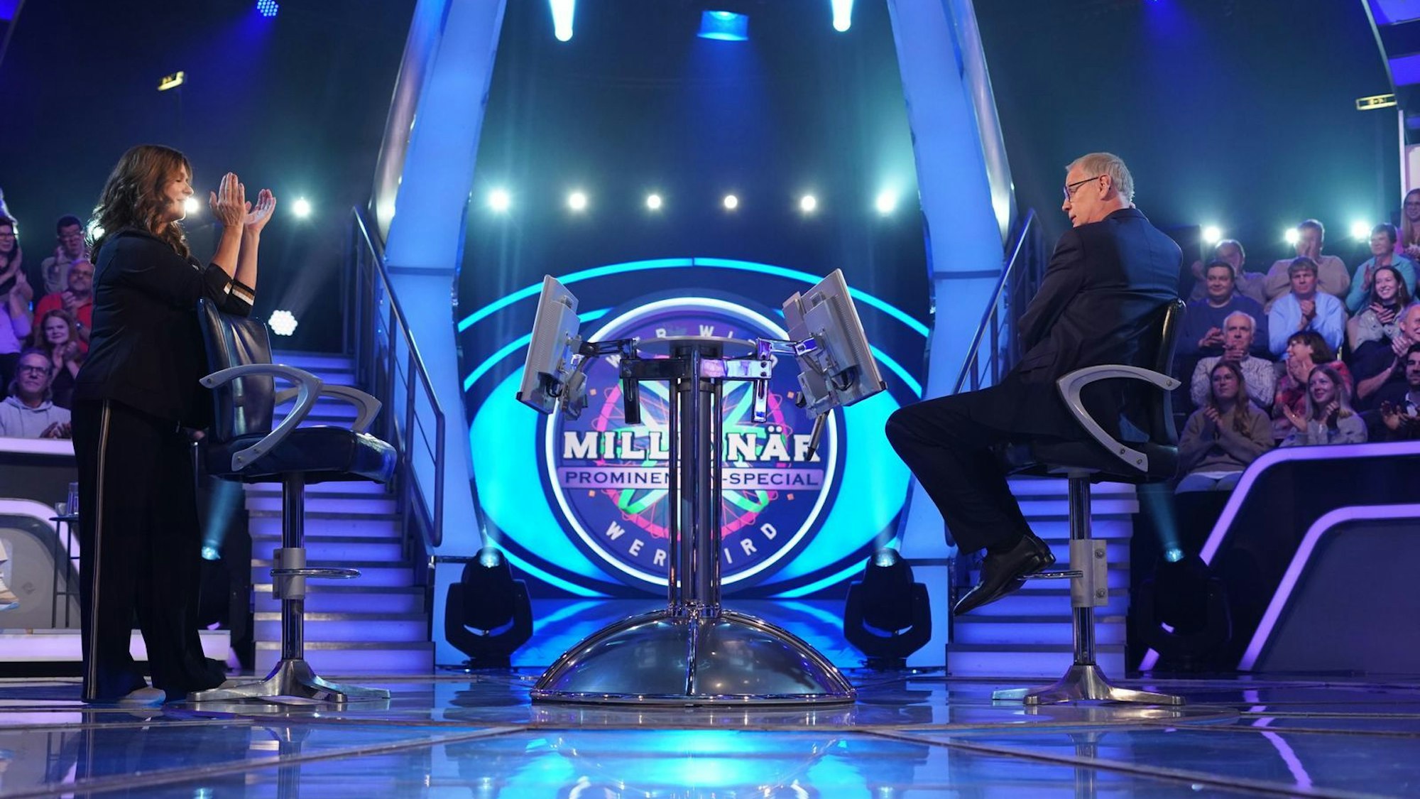 Katarina Witt erspielte bei Günther Jauch 64.000 Euro. Nebenbei ließ sie eine geschönte Behauptung des Moderators auffliegen. (Bild: RTL / Stefan Gregorowius)