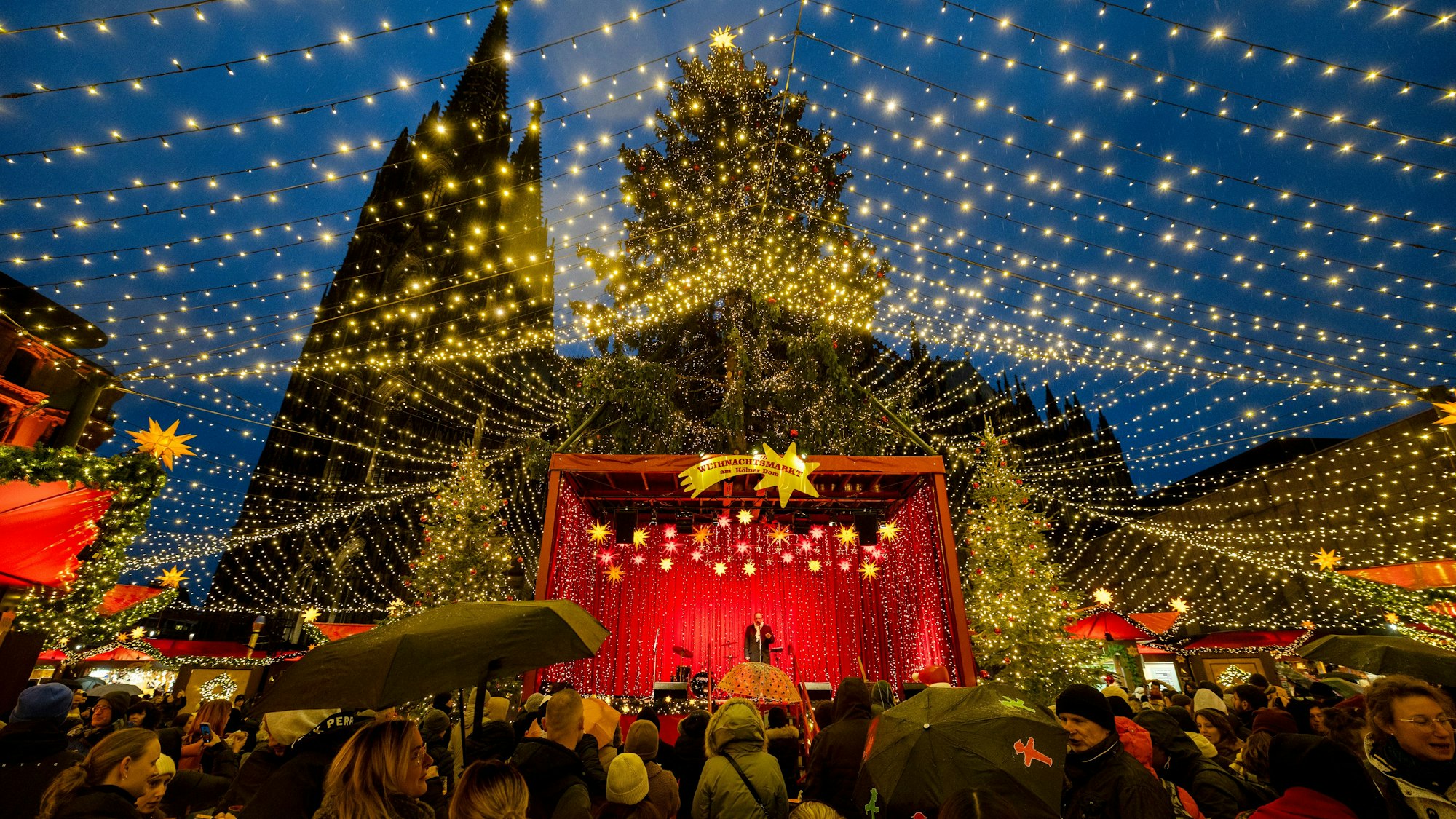 Der Weihnachtsmarkt am Kölner Dom.