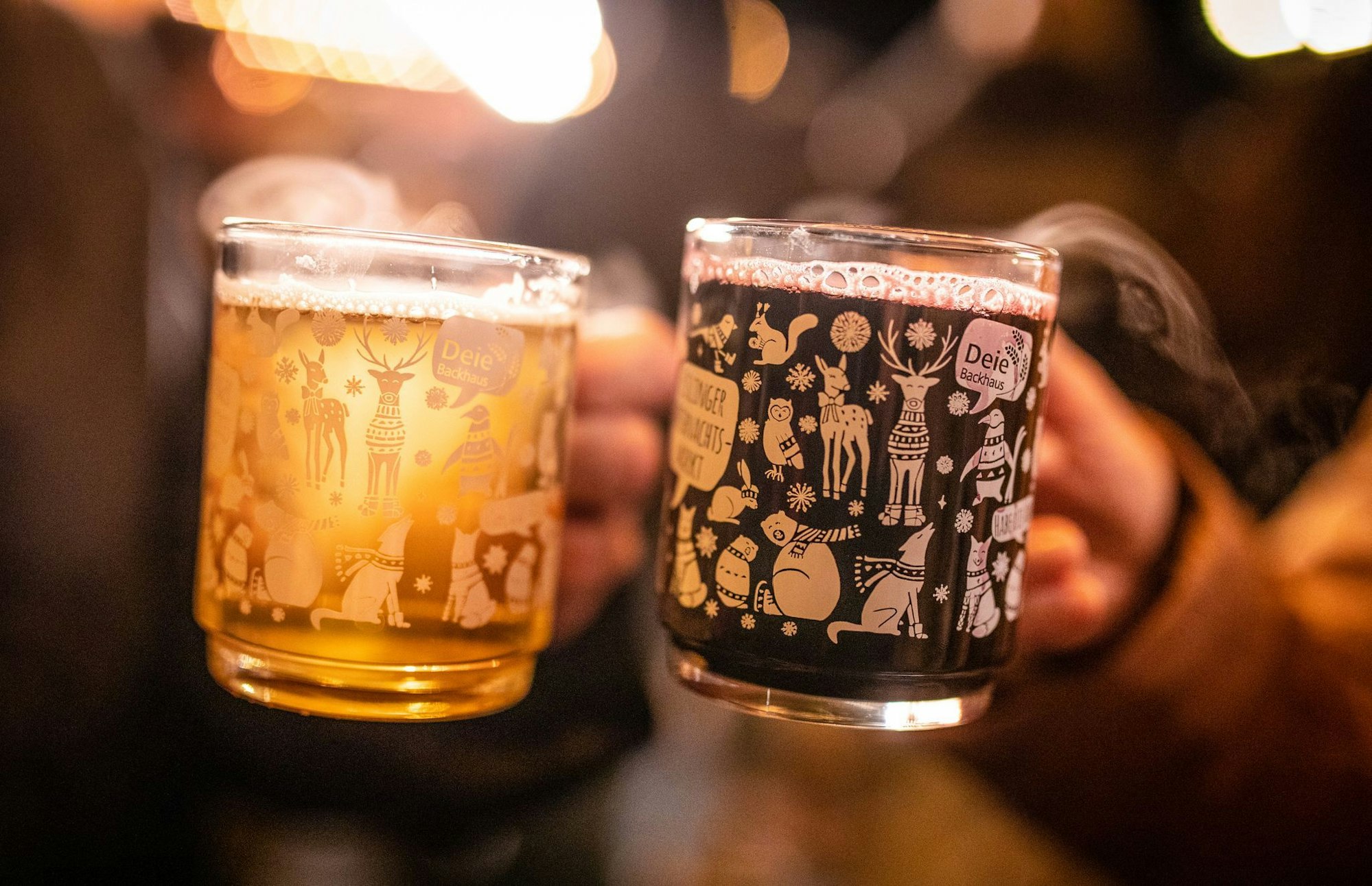 Auf Weihnachtsmärkten wird zwar viel Glühwein getrunken. Gegen die Kälte sind alkoholfreie Getränke jedoch besser geeignet. (Symbolbild)