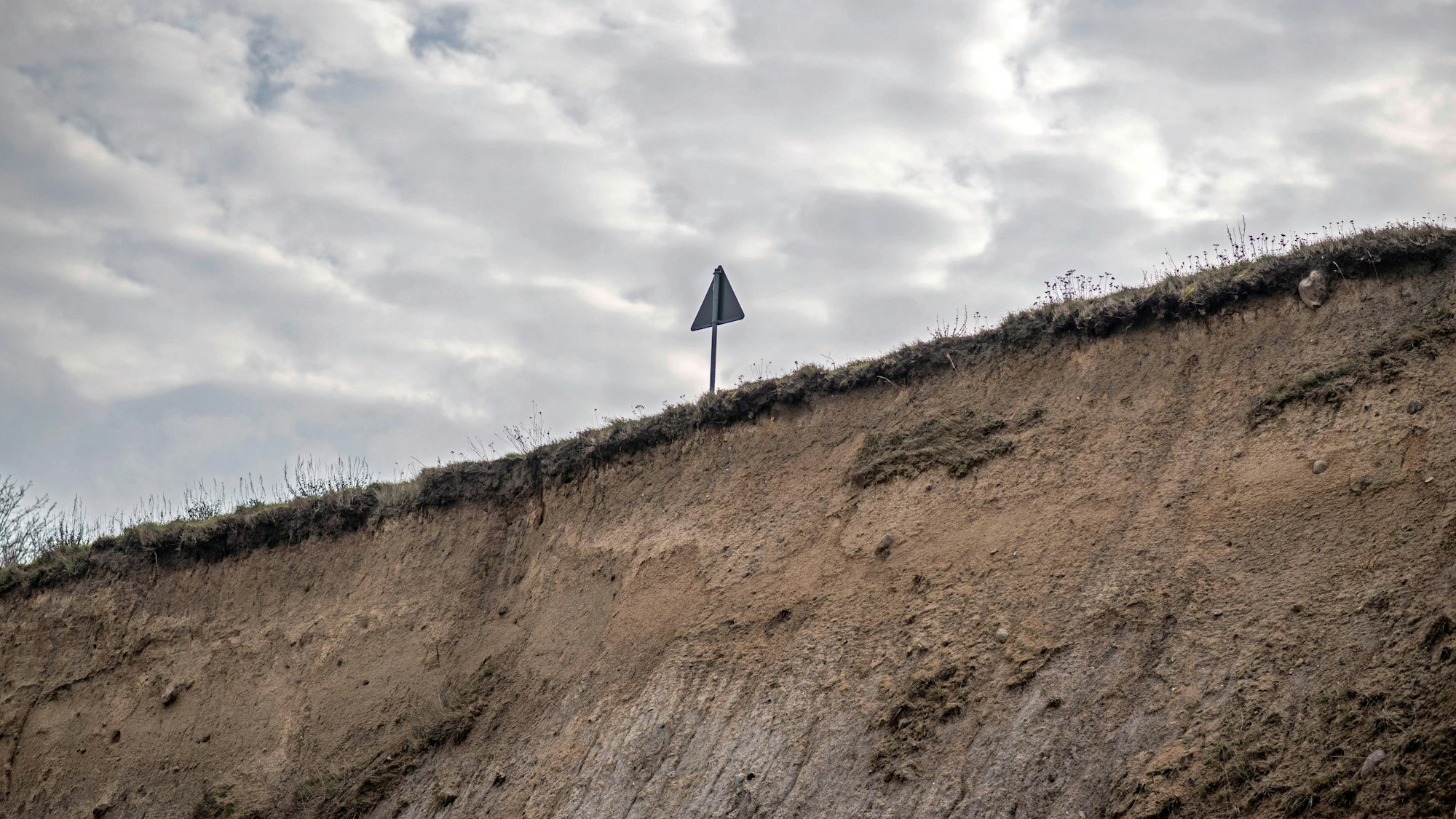Die Abbruchkante der Steilküste an der Ostsee in Nienhagen in Mecklenburg-Vorpommern.