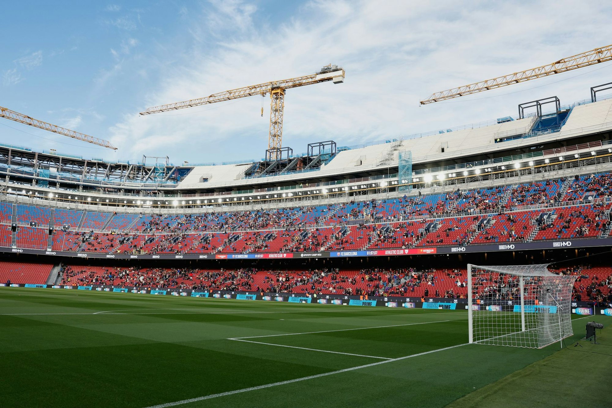 Noch müssen viele Plätze im legendären Camp Nou frei bleiben.