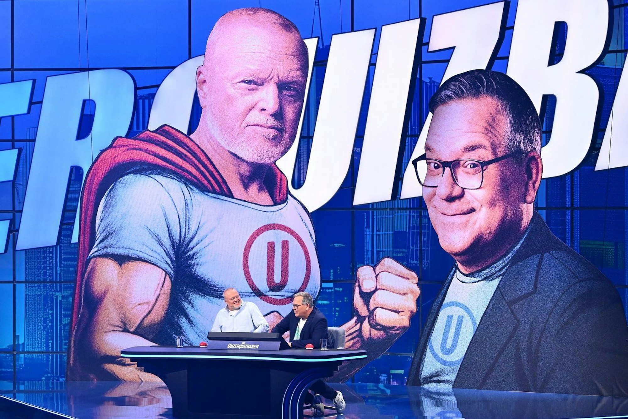 Übermächtige Quiz-Profis? In der zweiten Ausgabe von „Die Unzerquizbaren“ (RTL) lief es für Stefan Raab und Elton eher nicht so gut - sie wurden „zerquizt“. (Bild: RTL/Raab Entertainment/Willi Weber)