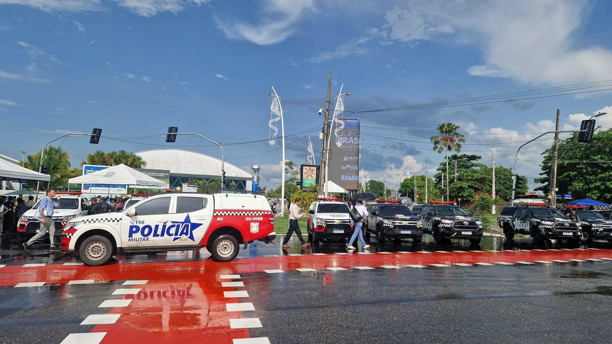 Wenige Tage vor Konferenzende trieb ein Feuer die Konferenzteilnehmer auf die Straße. (Archivbild)
