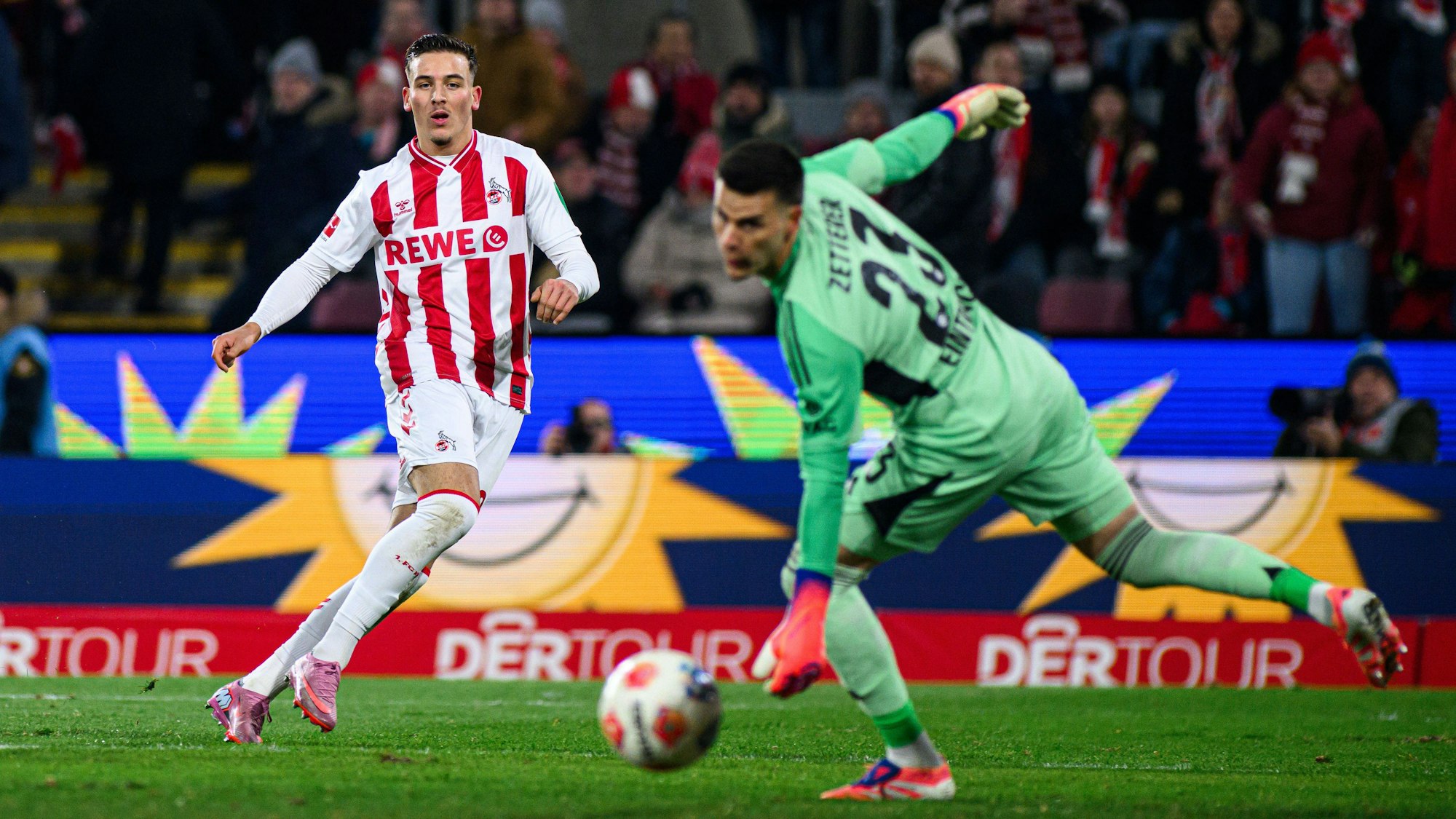 Zetterer ist geschlagen, doch Said El Malas Ball geht nur an den Pfosten.