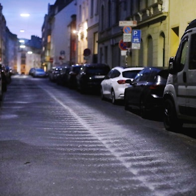Streusalz zum Schutz vor Frost am Thürmchenswall. Es wird kalt in der Stadt.