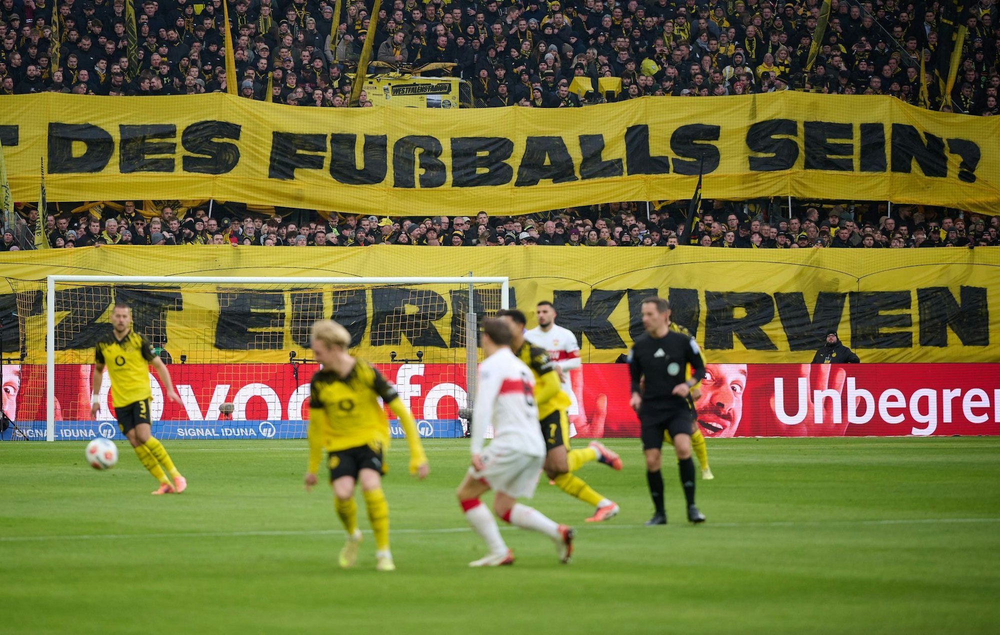 Der Fan-Protest hatte auch Auswirkung auf das Spiel in Dortmund.