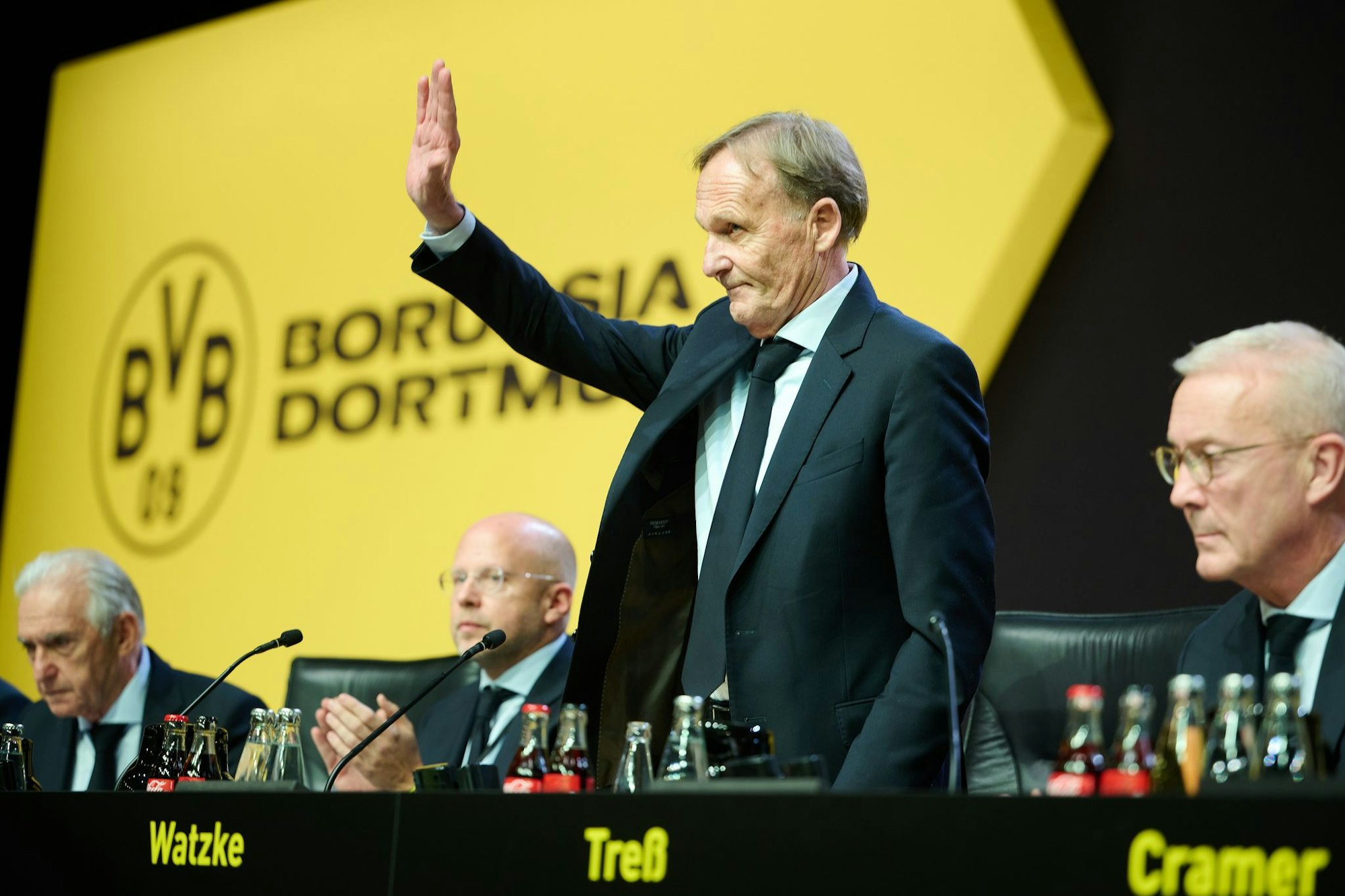 Denkzettel zum Amtswechsel: Der neue BVB-Präsident Hans-Joachim Watzke erhielt nur 59 Prozent Ja-Stimmen