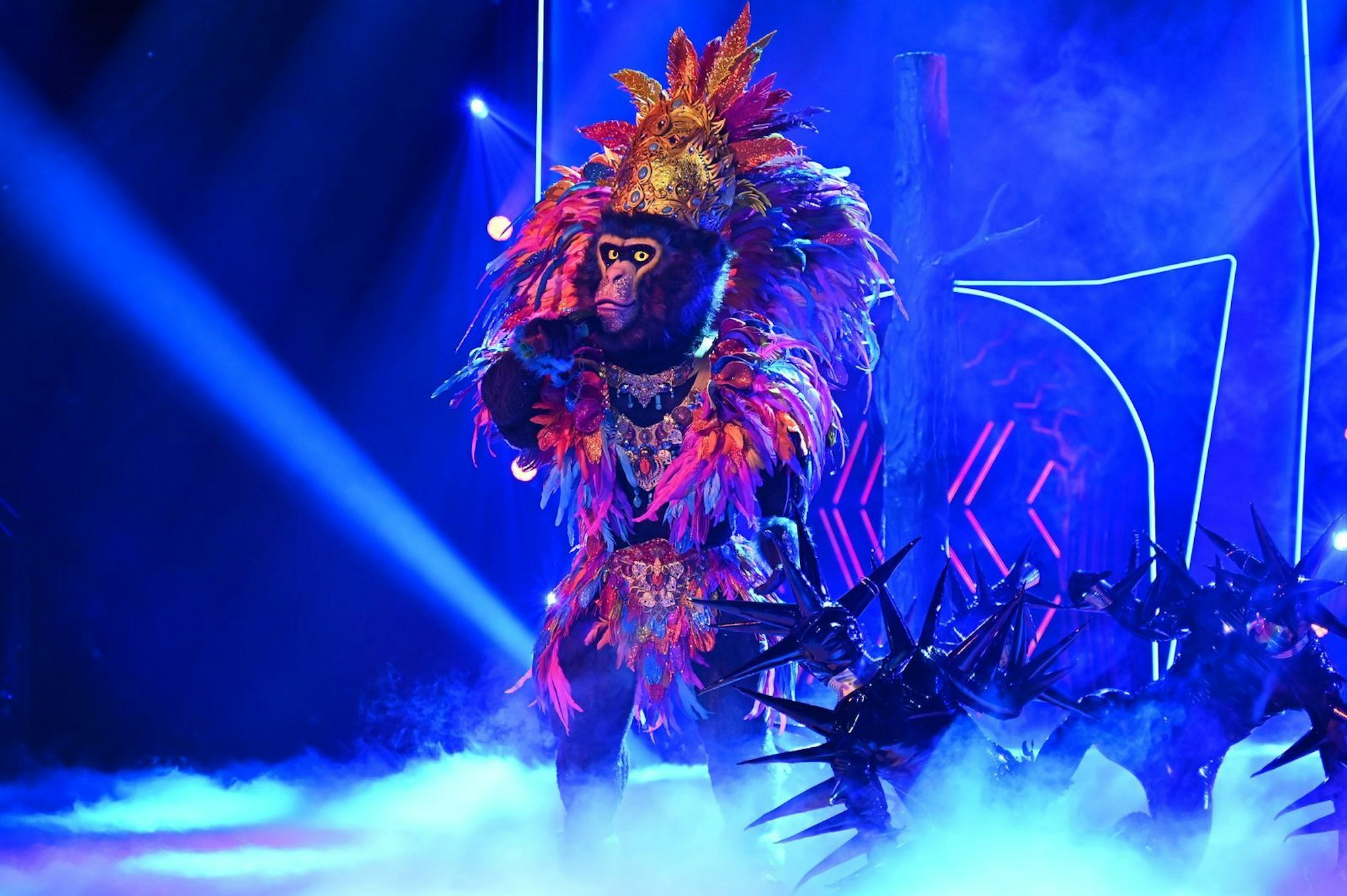 Der King eröffnete mit „I See Fire“ von Ed Sheeran die Show und lieferte laut Chris Tall seinen „mit Abstand besten Auftritt“. Er musste später trotzdem lange zittern. (Bild: Joyn/Julia Feldhagen)