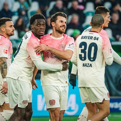 1. Bundesliga: VfL Wolfsburg vs. Bayer 04 Leverkusen, 22.11.2025 TOR DURCH Jonas Hofmann Bayer 04 Leverkusen, 7 JUBEL 1:0 Fußball, 1. Bundesliga, 11. Spieltag: VfL Wolfsburg vs. Bayer 04 Leverkusen am 22.11.2025 in der Volkswagen Arena, Wolfsburg DFL REGULATIONS PROHIBIT ANY USE OF PHOTOGRAPHS AS IMAGE SEQUENCES AND/OR QUASI-VIDEO. *** 1 Bundesliga VfL Wolfsburg vs Bayer 04 Leverkusen, 22 11 2025 GOAL BY Jonas Hofmann Bayer 04 Leverkusen, 7 CHEERS 1 0 Soccer, 1 Bundesliga, Matchday 11 VfL Wolfsburg vs Bayer 04 Leverkusen on 22 11 2025 at the Volkswagen Arena, Wolfsburg DFL REGULATIONS PROHIBIT ANY USE OF PHOTOGRAPHS AS IMAGE SEQUENCES AND OR QUASI VIDEO Copyright: xBEAUTIFULxSPORTS/Tonhäuserx