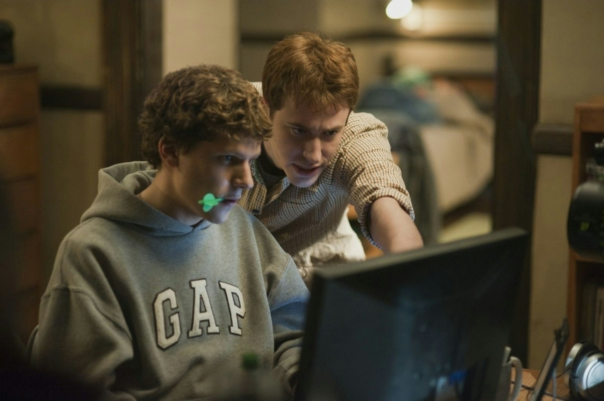 „The Social Network“ (2010) ist eine gelungene Mischung aus witziger Hackerstory, Gerichtsthriller und pointierter Charakterstudie. (Bild: 2010 Sony Pictures Releasing GmbH)