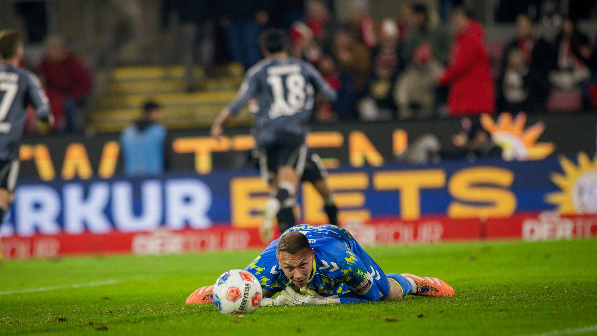 FC-Keeper Marvin Schwäbe ist geschlagen, der 1. FC Köln unterlag Eintracht Frankfurt am Samstag 3:4.