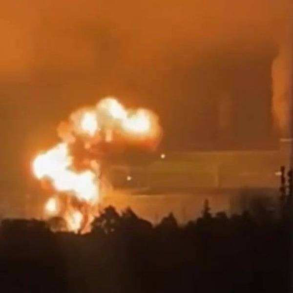 Aufnahmen zeigen Explosionen und Feuer am Wärmekraftwerk Schatura in Russland.