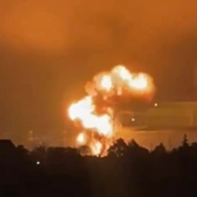 Aufnahmen zeigen Explosionen und Feuer am Wärmekraftwerk Schatura in Russland.