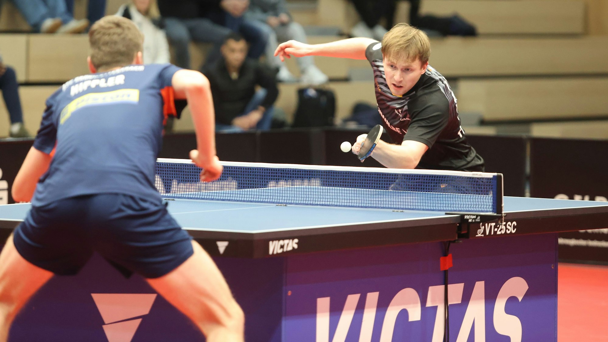 Benedikt Duda an der Platte.