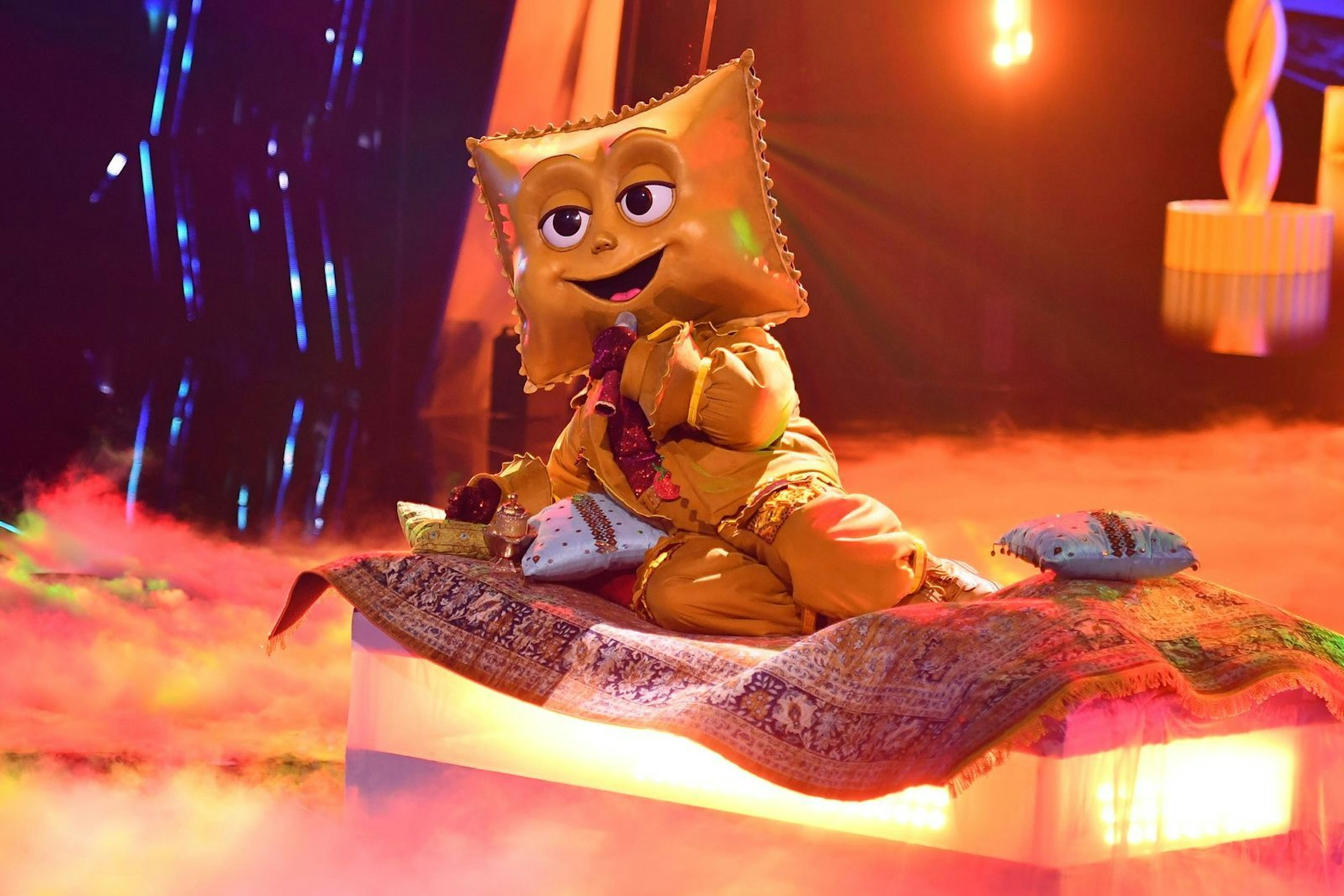 Rave-ioli beschloss den Abend mit „A Whole New World“ (aus „Aladdin“). Fans in den sozialen Medien wollen deutlich Pietro Lombardi erkannt haben. (Bild: Joyn/Julia Feldhagen)