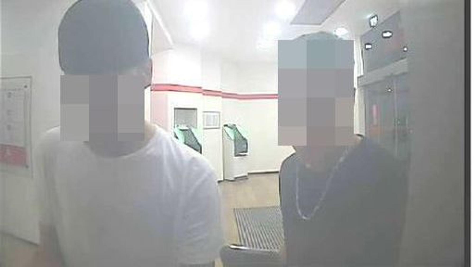 Beim Geldabheben in der Sparkasse in Zollstock wurden die Angeklagten nach der Tat gefilmt.