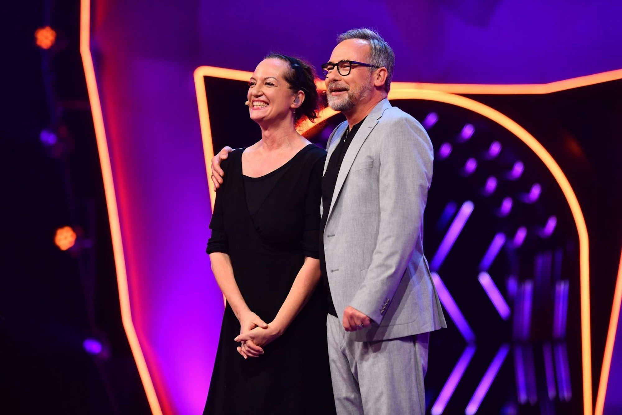 Von der Enthüllung Natalia Wörners waren alle Rate-Experten überrascht. „Wie schade, wie schade“, kommentierte Matthias Opdenhövel ihr Ausscheiden. (Bild: Joyn/Julia Feldhagen)