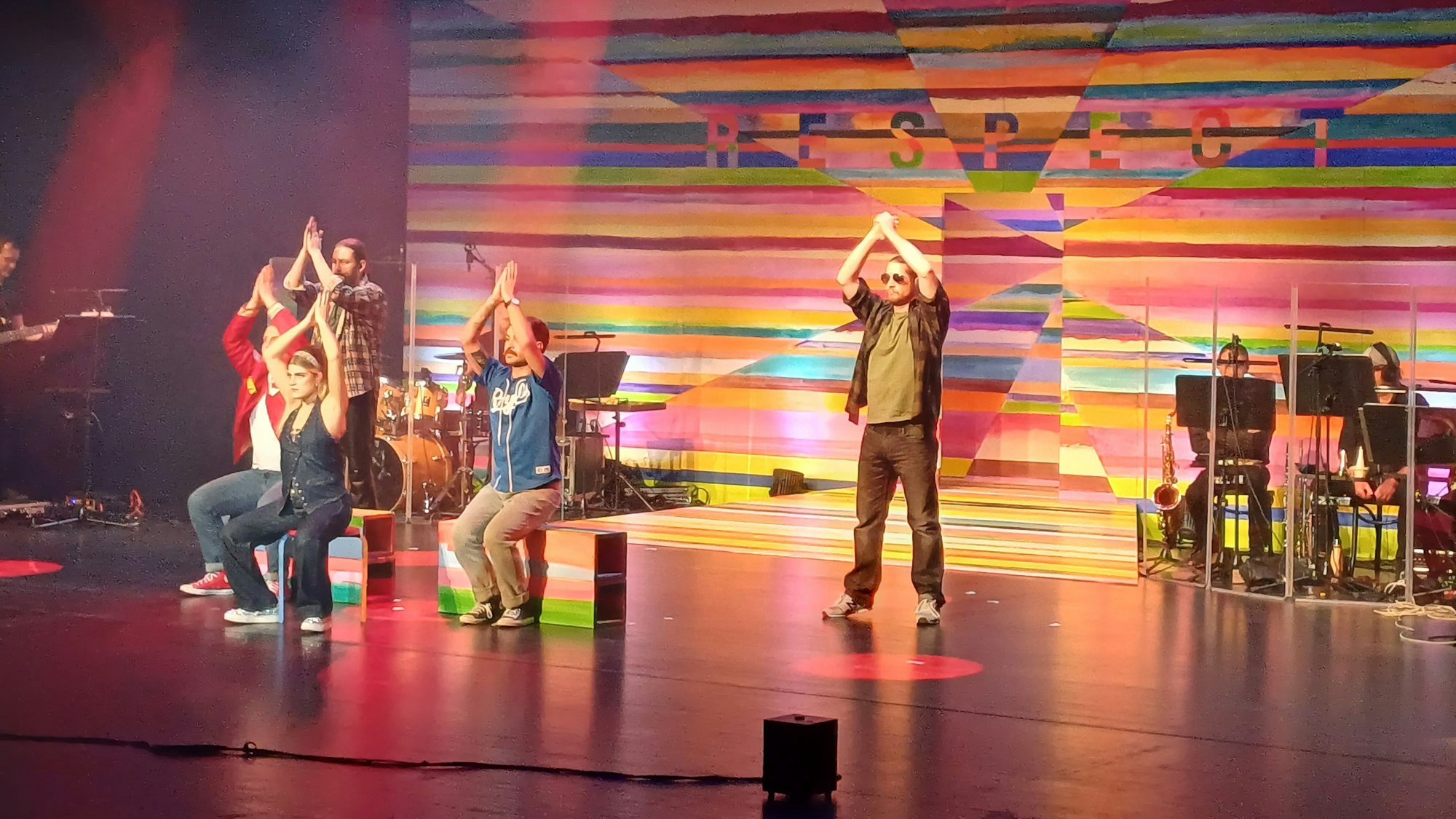 Das Westfälische Landestheater präsentierte am Freitagabend die Rockshow „Respect! Die Wüde des Menschen ist unantastbar“ im Forum.