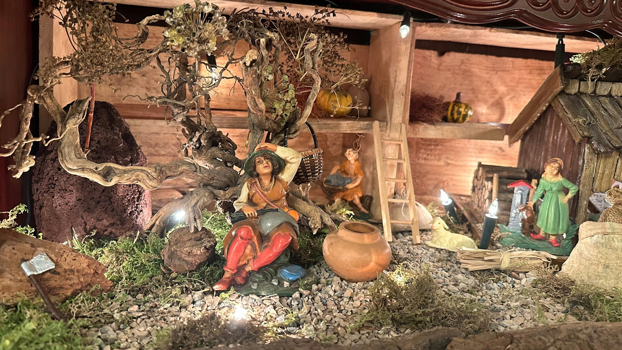 Ein Musiker mit einem Dudelsack auf dem Oberschenkel gehört auch zur Krippe.