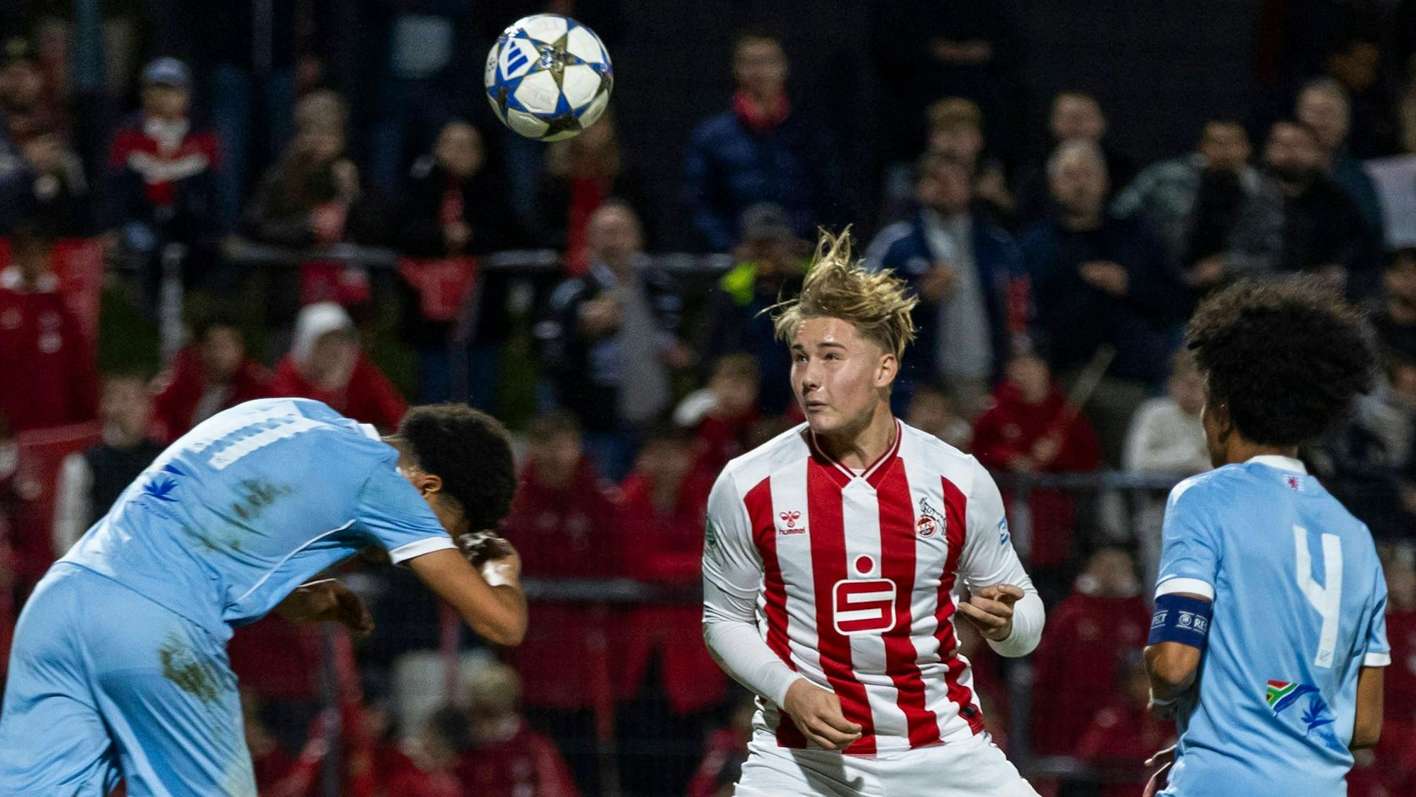 UEFA Youth-League: 1. FC Köln - Racing FC Union Luxemburg 05.11.2025 Fynn Schenten 1. FC Köln U19, 9 erzielt das Tor zur 1:0 Führung. UEFA Youth-League, Rückspiel des Meisterwegs Runde 2, 1. FC Köln - Racing FC Union Luxemburg, am 05.11.2025, Franz-Kremer-Stadion, Köln *** UEFA Youth League 1 FC Köln Racing FC Union Luxembourg 05 11 2025 Fynn Schenten 1 FC Köln U19, 9 scores the goal to take a 1-0 lead UEFA Youth League, second leg of the Champions Route Round 2, 1 FC Köln Racing FC Union Luxembourg, on 05 11 2025, Franz Kremer Stadium, Cologne Copyright: xBEAUTIFULxSPORTS/Meuselx