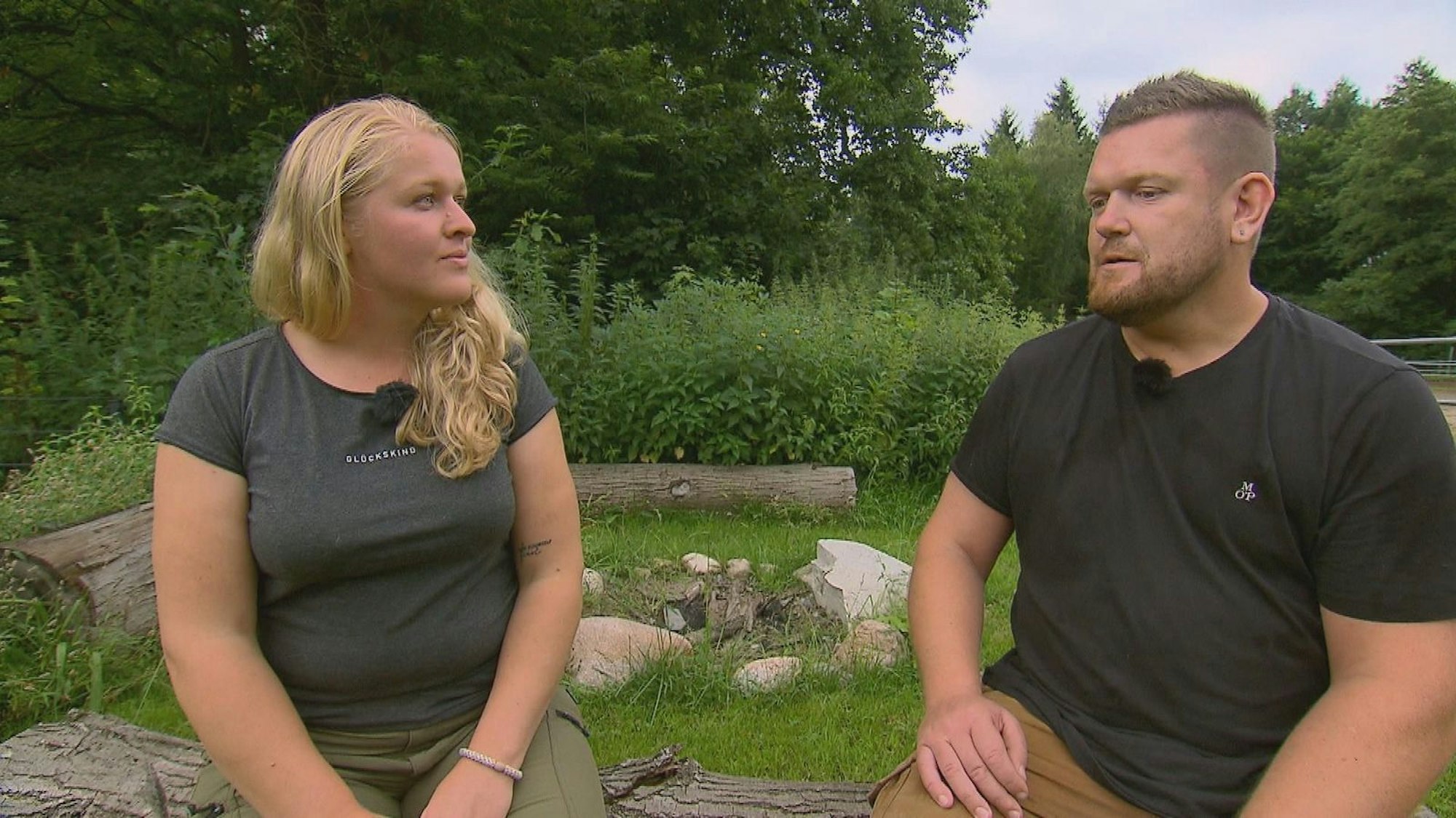 Krisengespräch: Hofherr Christoph eröffnet Insa, dass er nach Hause will. (Bild: RTL)