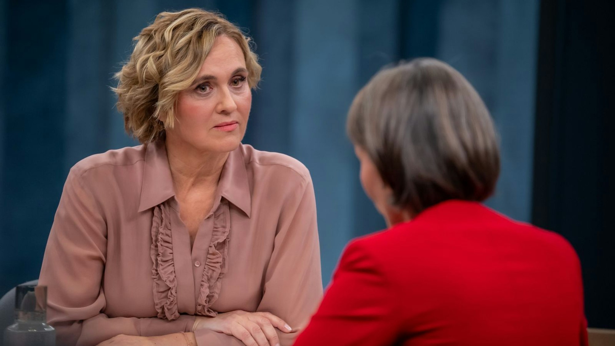 Caren Miosga endete kurzfristig das Thema ihrer Sendung am Sonntag. (Bild: ARD/Thomas Ernst)