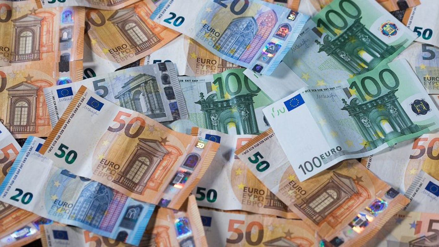 Deutschland wendet so viel Geld wie kein anderer Staat fürs Soziale auf (Symbolbild von Euroscheinen).