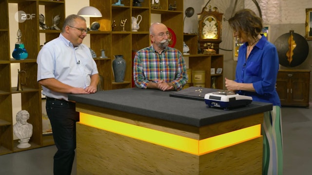 Helmut aus Offenburg hoffte in der Montagsfolge der ZDF-Trödelshow „Bares für Rares“ auf einen Liebhaber für seine besonderen Stücke - und wurde nicht enttäuscht. (Bild: ZDF)