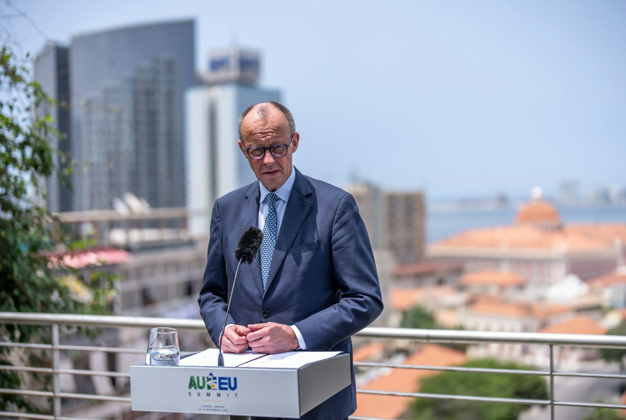 Bundeskanzler Friedrich Merz bremst Hoffnungen auf einen allzu schnellen Durchbruch bei den Ukraine-Verhandlungen.