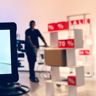 Nicht jedem Rabatt kann man trauen, wie die ARD-Doku „Die Wahrheit über Schnäppchen-Preise“ zeigt. (Bild: MDR/Katja Herr)