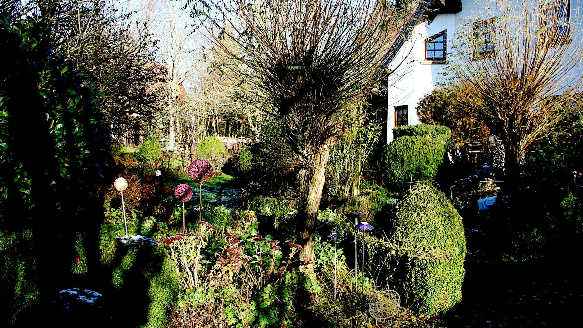 Blick in den winterlichen Garten der Familie Böhm in Freilingen.