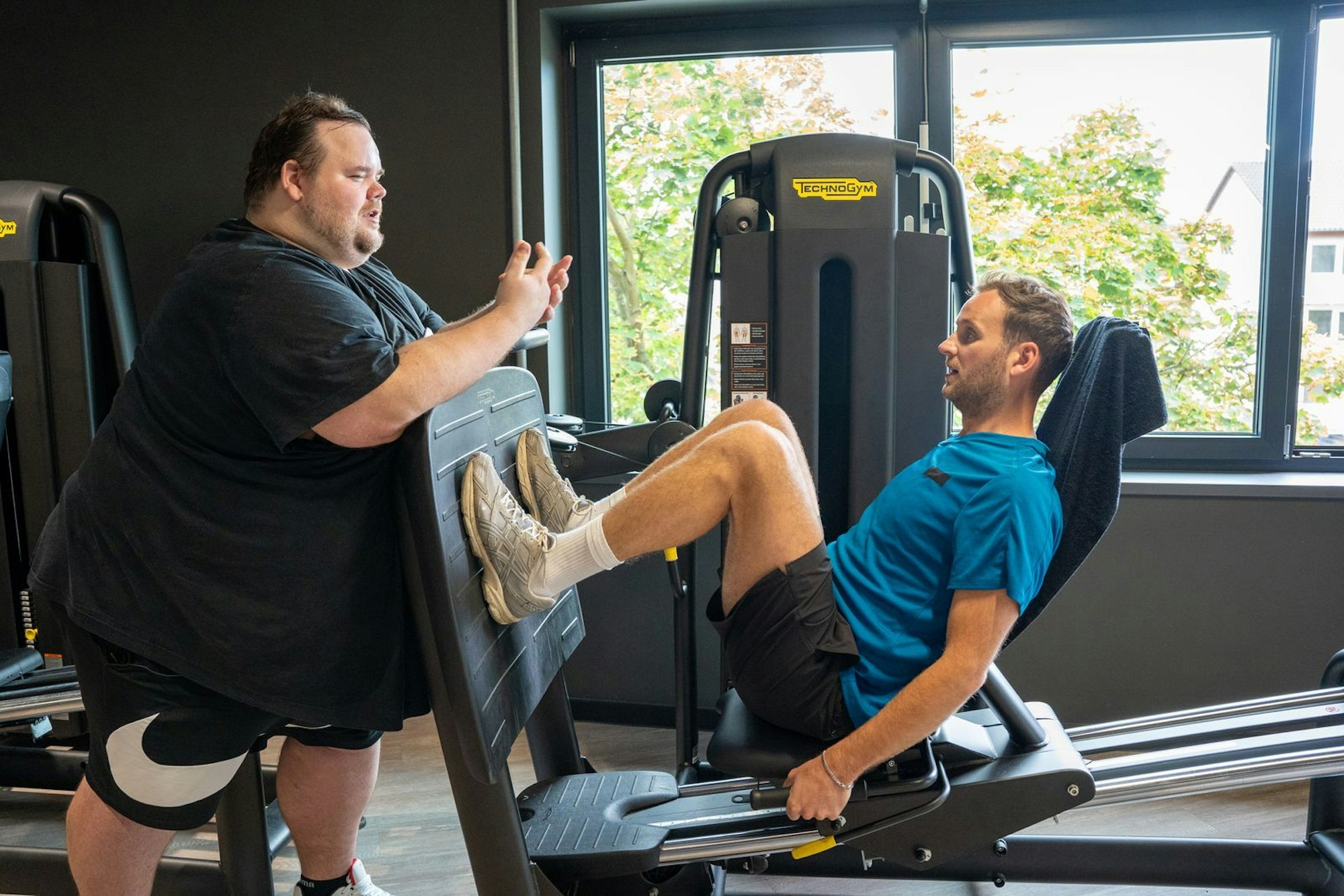 Als Personal Trainer will Torsten anderen Übergewichtigen das Gefühl geben, gesehen zu werden. (Bild: ZDF / Marius Fuchtmann)